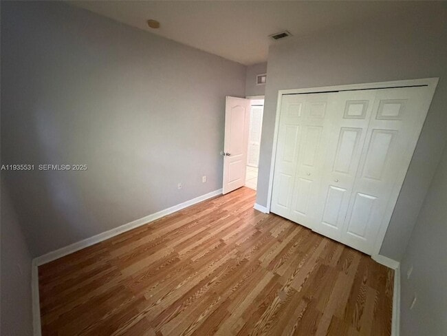 Building Photo - 1543 SE 25th St