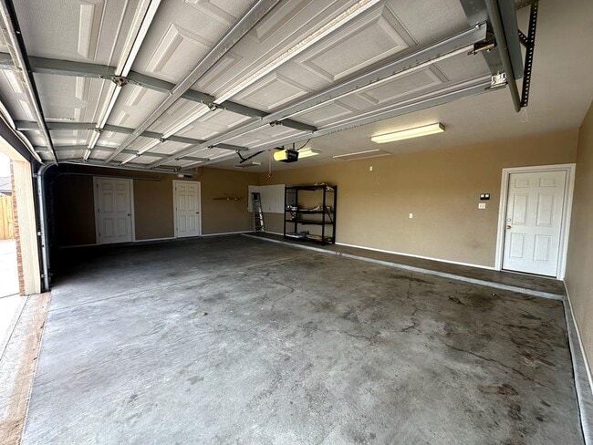 Building Photo - 401 Springwood Ct