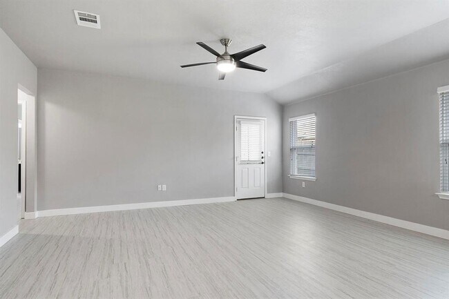 Building Photo - 5712 Montrelia Dr