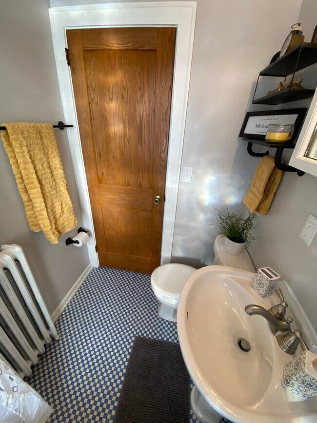 Building Photo - 4247 Cedar Ave S