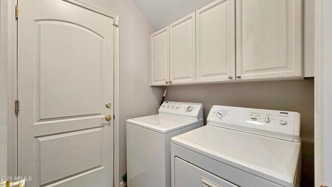Building Photo - 13609 W Cypress St