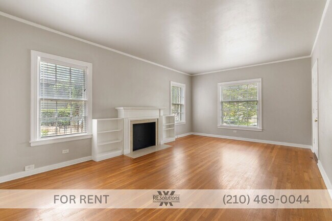 Building Photo - 336 E Lullwood Ave