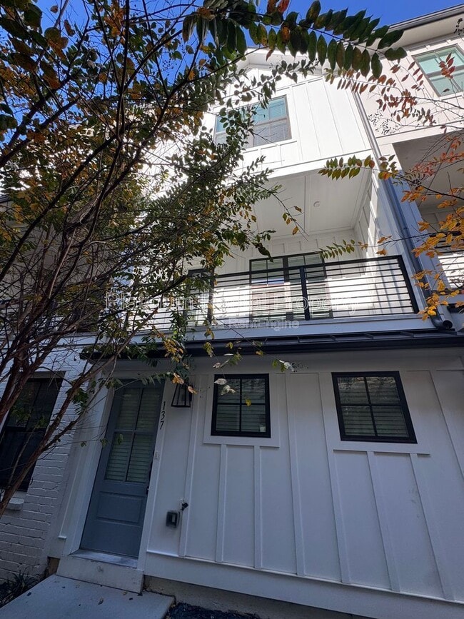 Building Photo - 137 Pacer Pl