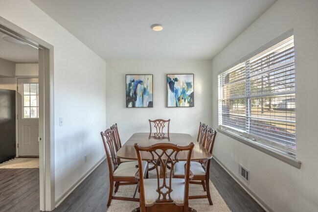 Building Photo - 523 Pitt Moore Rd