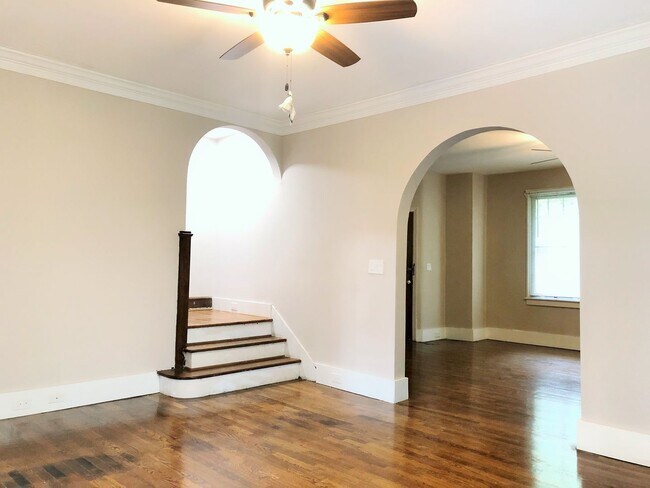 Building Photo - 4039 Kingston Pike