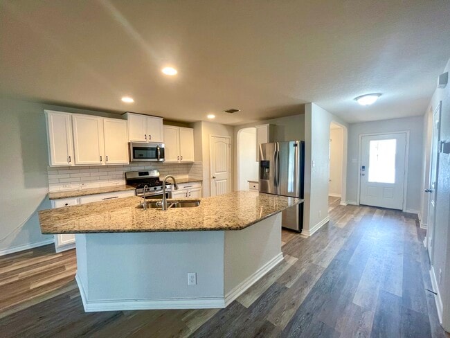 Building Photo - 402 Fly Catcher