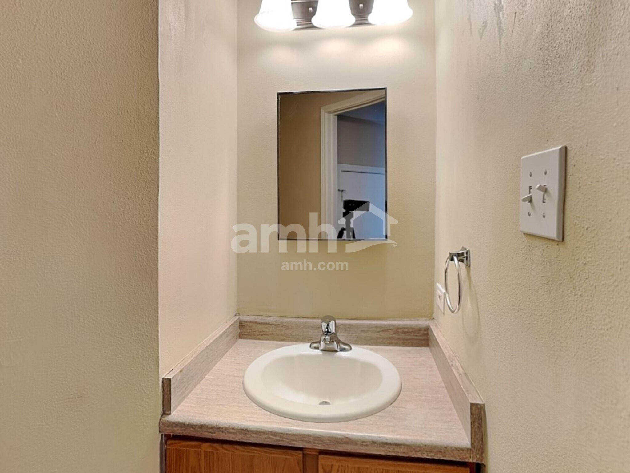 Building Photo - 11011 Victors Hl