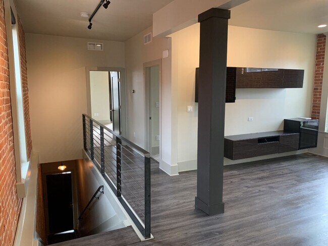 Building Photo - Newly renovated Victorian Townhome located on a quiet street in Curtis Park/RiNo