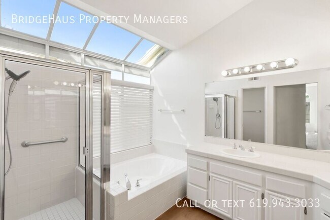 Building Photo - 10998 Corte Playa Barcelona