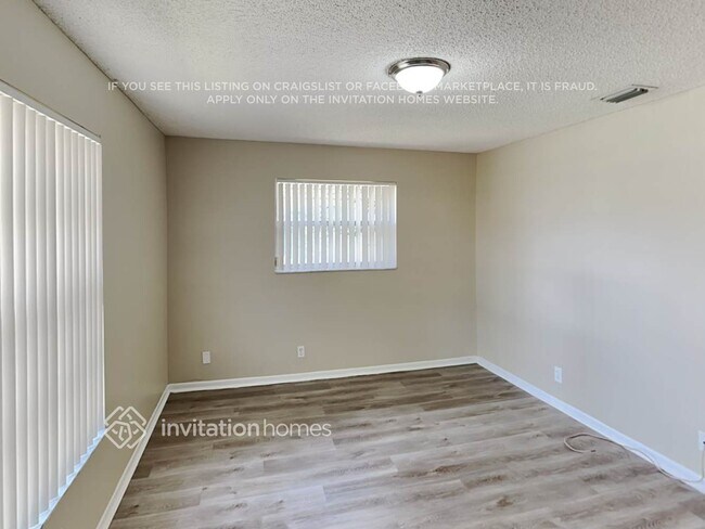 Building Photo - 11440 NW 18th Manor