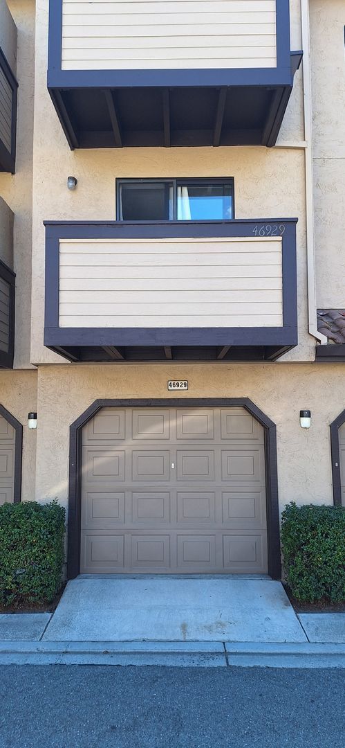 Building Photo - $2750 2 BED/2 BATH CONDO IN WARM SPRINGS, ...
