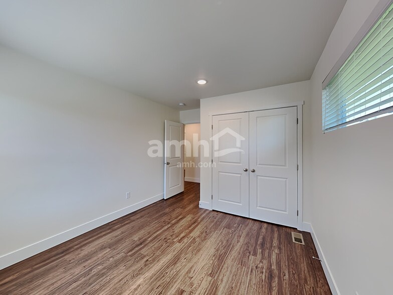 Building Photo - 32974 Lookout Ln