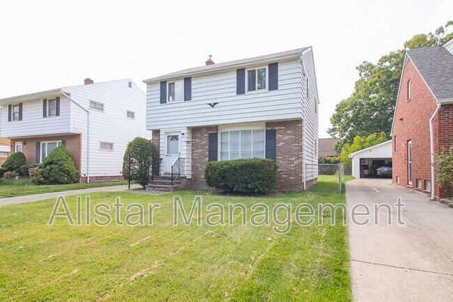 Building Photo - 404 E 215th St