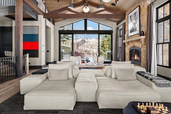 Building Photo - 379 Divide Dr