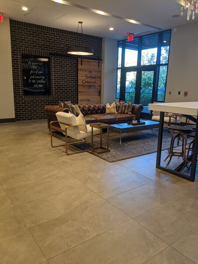Building Photo - Short-term or long-term, upscale fully fur...