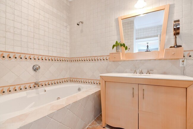 Building Photo - 3 Forest St