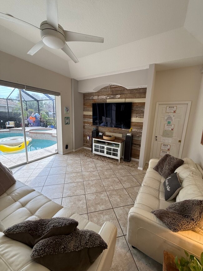 Building Photo - 5522 Eastwind Dr