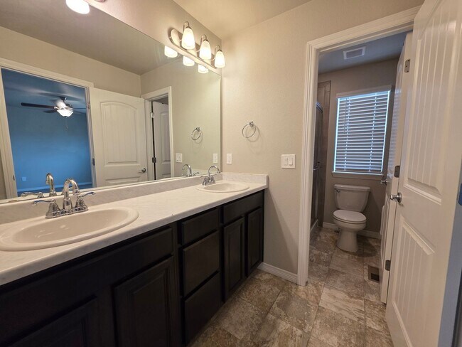 Building Photo - 3 Bed 3 bath house in Lorson Ranch!