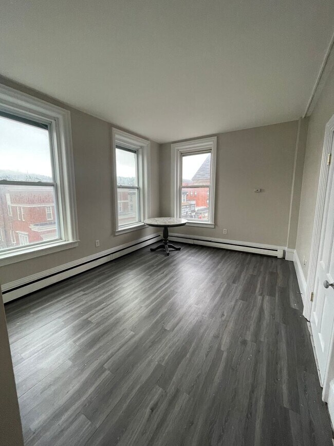 Building Photo - Bright & Spacious 2-Bedroom in Downtown Adams – $1,450/month