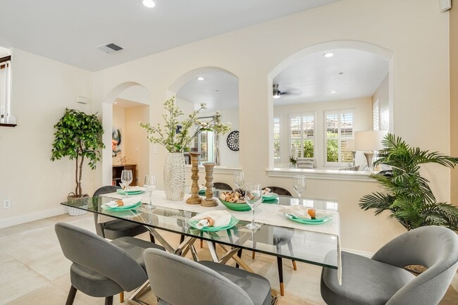 Building Photo - Comfortable and nicely upgraded home for r...