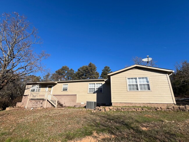 Primary Photo - 4Bd, 2Ba, 2 Living Area, All Appliances In...