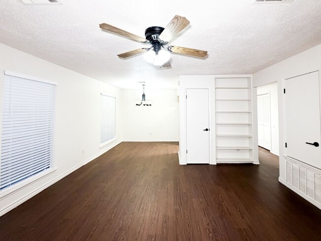 Building Photo - Stoneridge Apartments