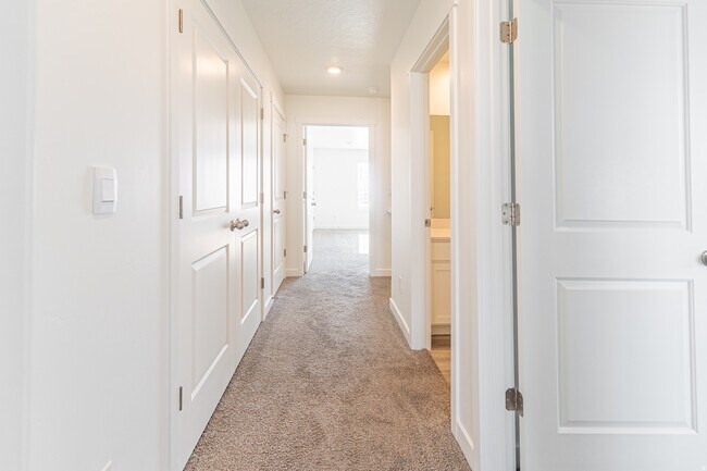 Building Photo - 3601 E 1360 S