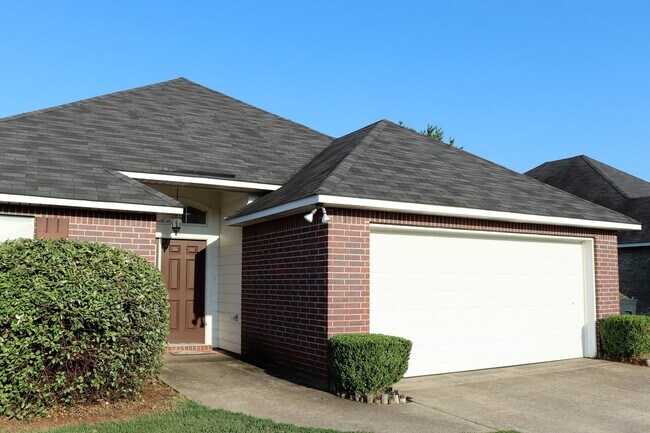 Building Photo - Lovely 3 bedroom 2 bath home for lease in ...