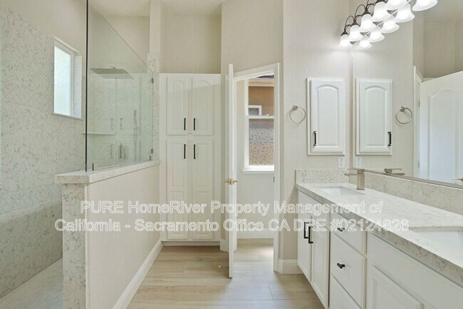 Building Photo - 12020 Gold Pointe Ln