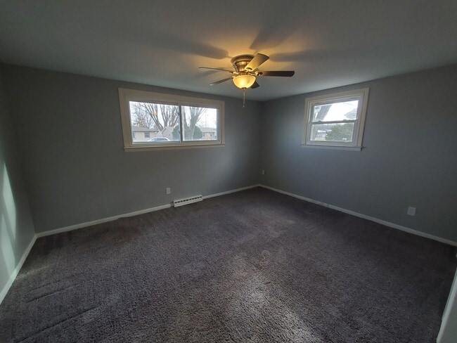 Building Photo - 2 Bedroom House  in Silvis