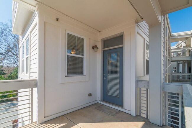 Building Photo - Conveniently Located Condo in Elizabeth Village!