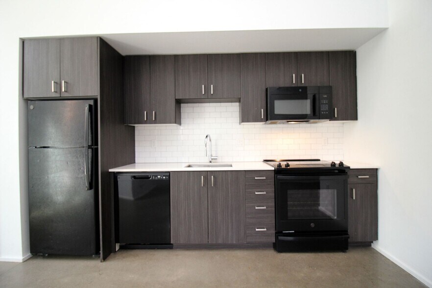 Building Photo - 1611 N Rosa Parks Way