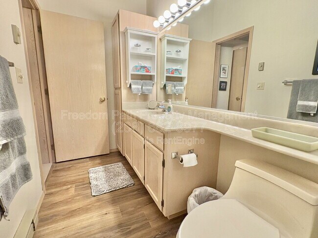 Building Photo - 5637 W Racquet Rd