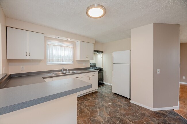 Building Photo - 133 River Meadow Dr