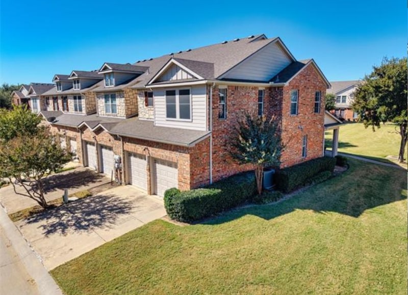 Building Photo - 2725 Hyde Park Dr