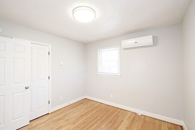 Building Photo - Nicely Updated Duplex Near UVA Medical Center