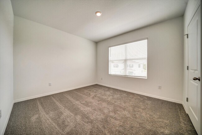 Building Photo - 10520 Farm Hl Ave
