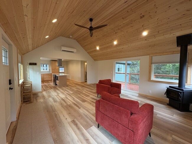 Building Photo - 1070 E McReavy Rd