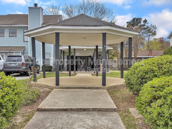 Building Photo - 206 Pine Shadow Dr
