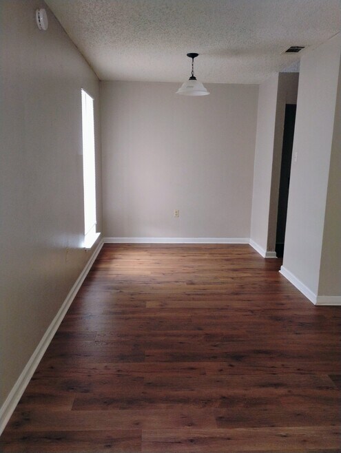 Building Photo - 1744 Cedar Lake Dr