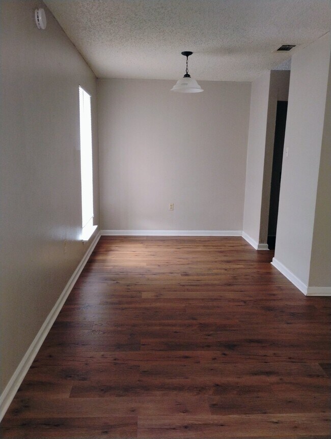 Building Photo - 1744 Cedar Lake Dr