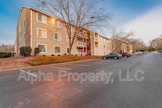 Building Photo - 220 Elm St