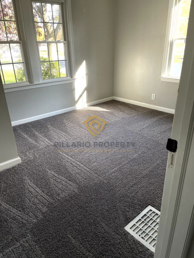 Building Photo - AVAILABLE NOW! Updated, Anderson 2 Bedroom...