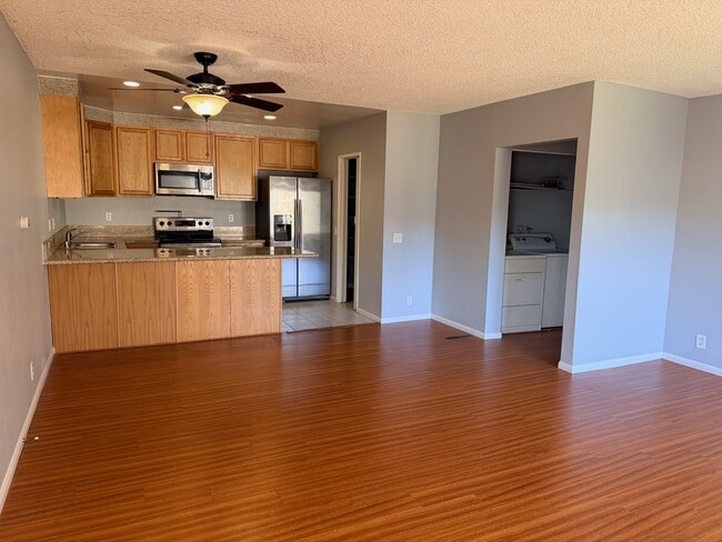 Building Photo - 433 Autumn Dr