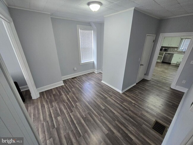 Building Photo - 9 E Simpson St