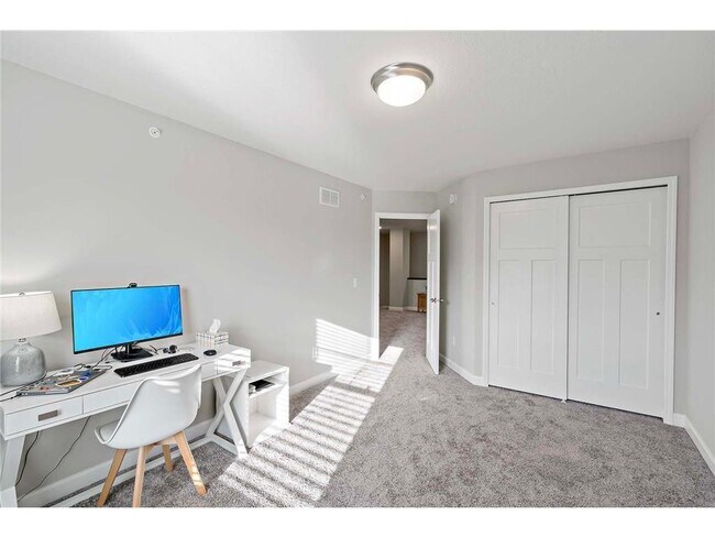 Building Photo - 10606 Weston Wy N