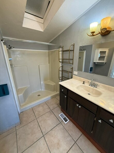 Building Photo - 2640 S Cottonwood Ln