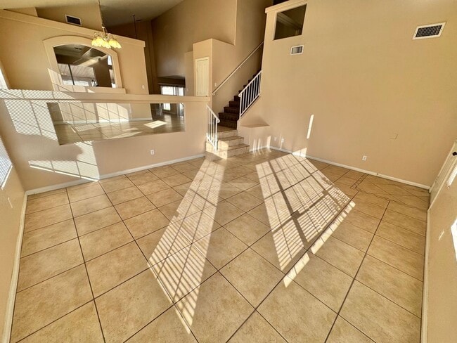 Building Photo - Charming home in a desirable Henderson neighborhood