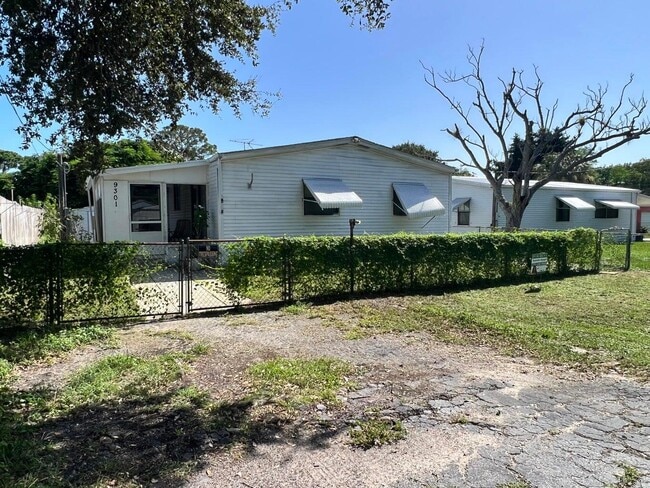 Building Photo - 9301 SE 61st Dr
