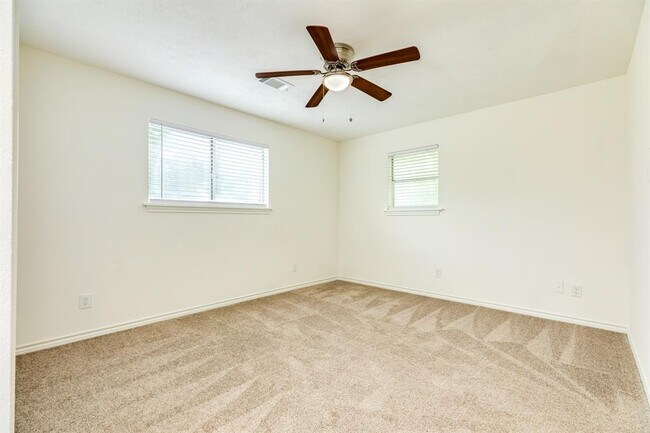 Building Photo - 408 Gardenia St
